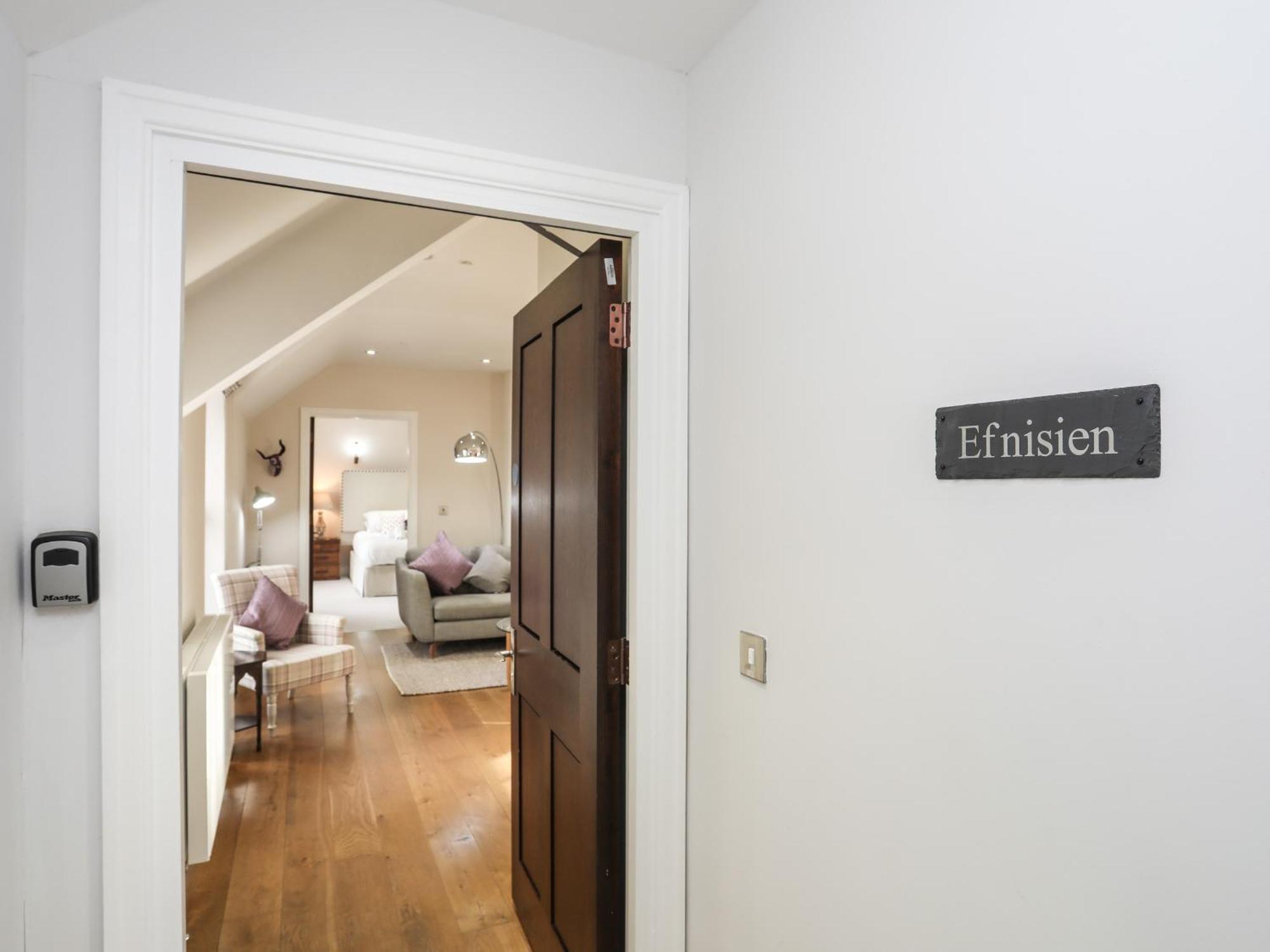 Harlech Apartments - Efnisien Екстер'єр фото